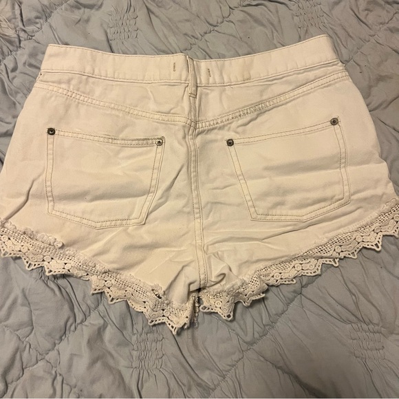 Free People white lace trim shorts - Picture 2 of 4